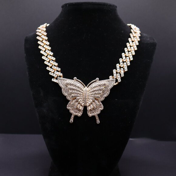 Jewelry - Golden Luxe Butterfly Necklace 🦋